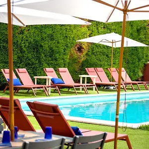 logis-hotel-la-goutte-deau.fr-provencehotel.com/